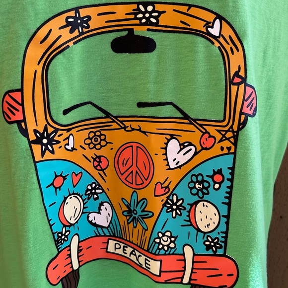Fun 60's vibe graphic tee - Picture 2 of 5